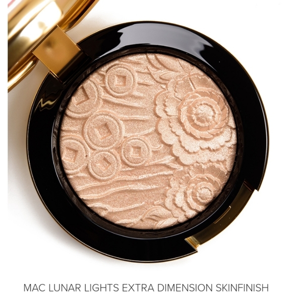 MAC Cosmetics Extra Dimension Skinfinish in Lunar Lights - Picture 5 of 7